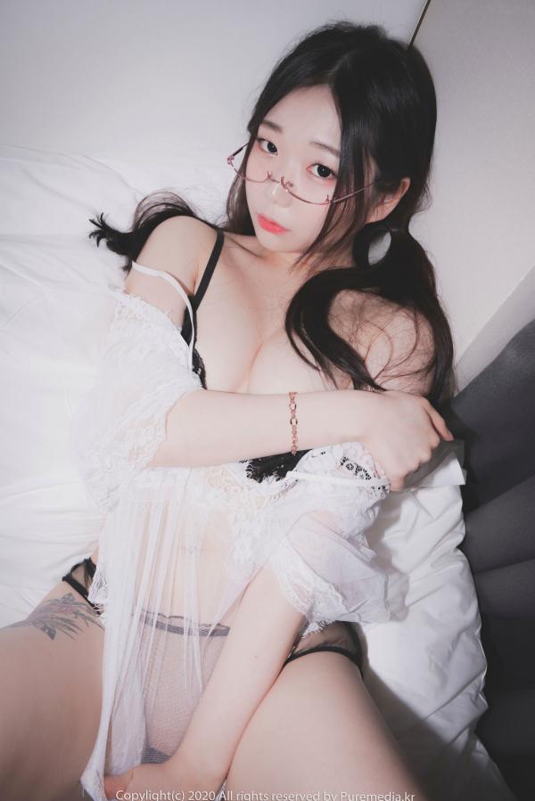    韩国美女Ria诱惑私房照，卧室蕾丝装与吊带热裤，尽显曼妙身姿，Pure-Media系列之美，极致清纯与性感碰撞第73张图片