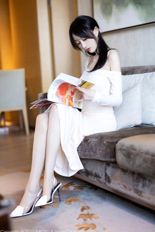    XiaoYu语画界 玥儿玥er白色连衣长裙私房照：极品气质女神居家秀美腿，纯欲感极佳的精美写真（2023.12.19）第9张图片