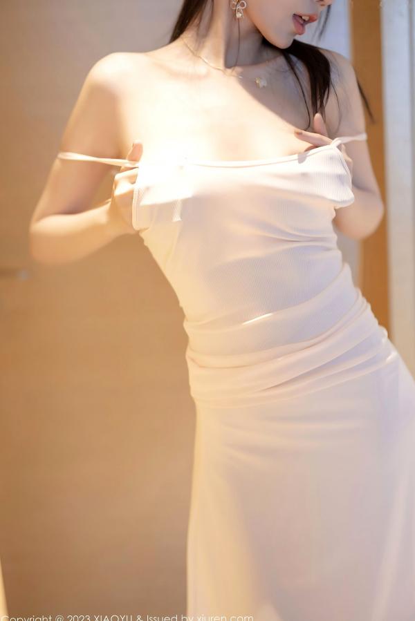    XiaoYu语画界 玥儿玥er白色连衣长裙私房照：极品气质女神居家秀美腿，纯欲感极佳的精美写真（2023.12.19）第40张图片