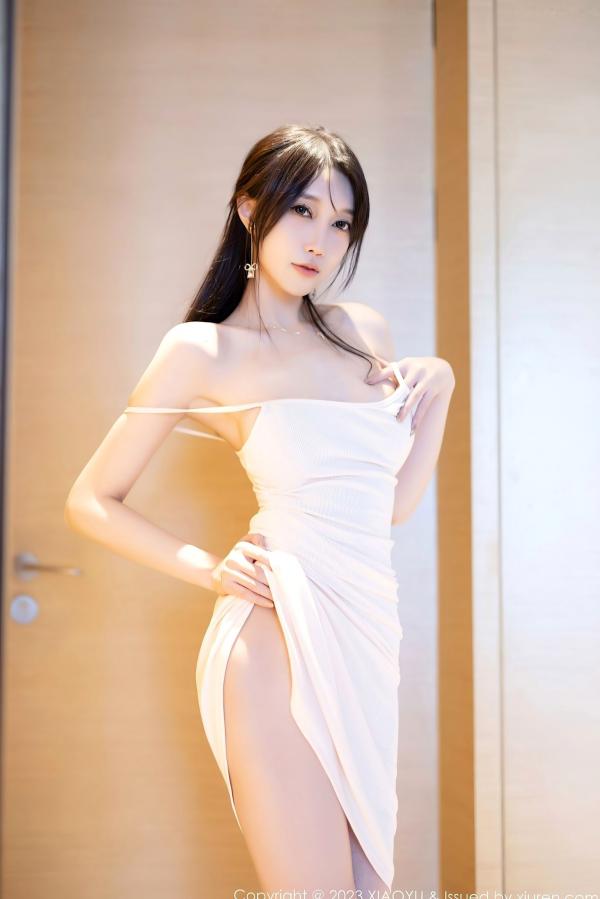    XiaoYu语画界 玥儿玥er白色连衣长裙私房照：极品气质女神居家秀美腿，纯欲感极佳的精美写真（2023.12.19）第43张图片