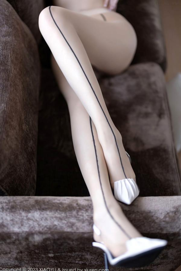    XiaoYu语画界 玥儿玥er白色连衣长裙私房照：极品气质女神居家秀美腿，纯欲感极佳的精美写真（2023.12.19）第69张图片
