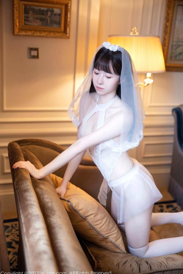    秀人网林悠悠：纯白蕾丝情趣婚纱私房写真，清纯头纱下的极致诱惑与曼妙曲线展露第33张图片