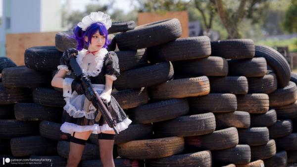    Fantasy-Factory-小丁Ding战斗女仆Cosplay：冷艳枪械少女的废墟战场与制服暴力美学第3张图片