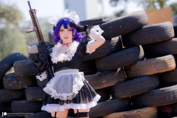    Fantasy-Factory-小丁Ding战斗女仆Cosplay：冷艳枪械少女的废墟战场与制服暴力美学第4张图片
