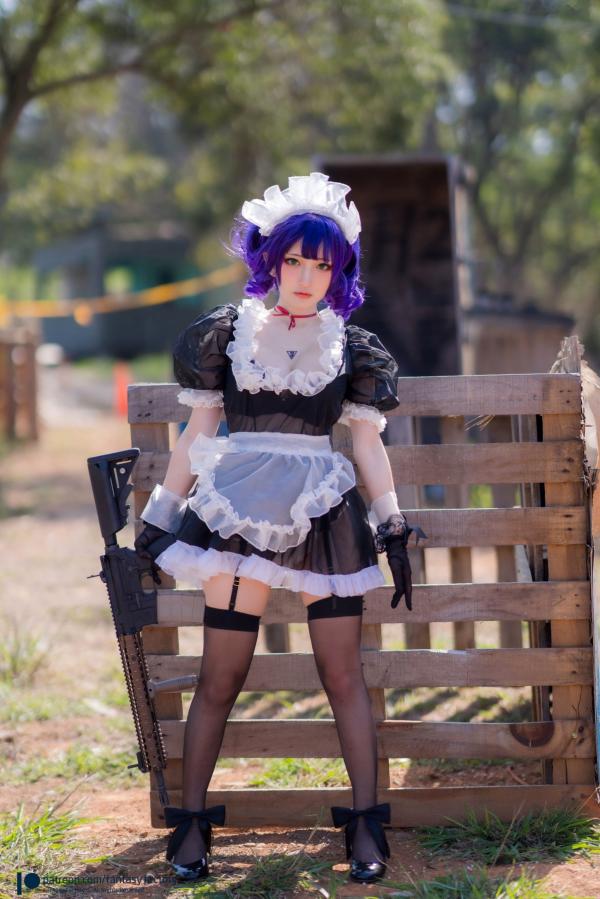    Fantasy-Factory-小丁Ding战斗女仆Cosplay：冷艳枪械少女的废墟战场与制服暴力美学第5张图片