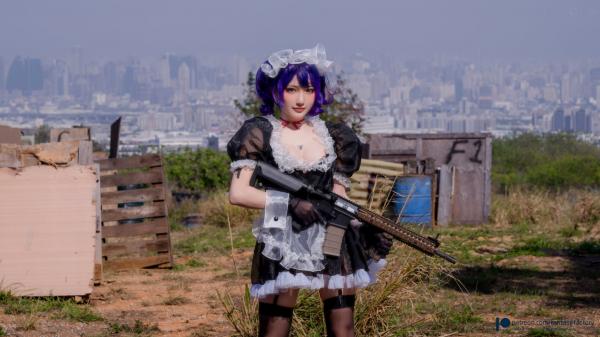    Fantasy-Factory-小丁Ding战斗女仆Cosplay：冷艳枪械少女的废墟战场与制服暴力美学第7张图片