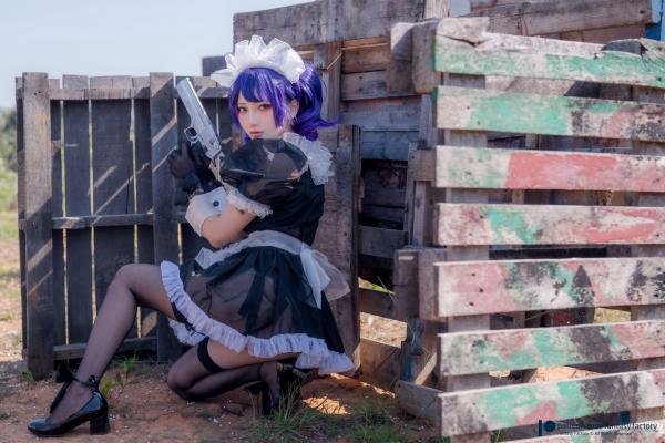    Fantasy-Factory-小丁Ding战斗女仆Cosplay：冷艳枪械少女的废墟战场与制服暴力美学第10张图片