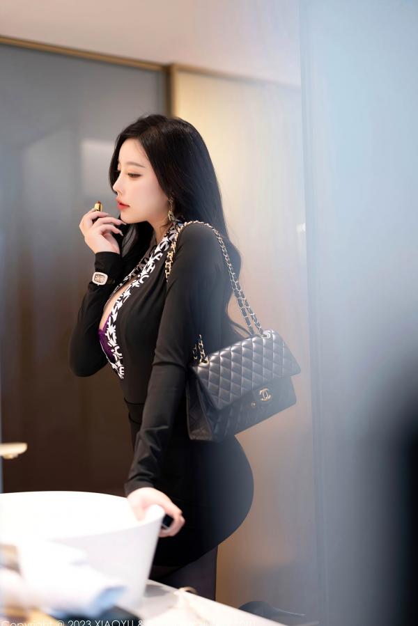    XiaoYu语画界-1160-杨晨晨Yome办公室OL职业装写真，黑色紧身短裙搭配极品黑丝诱惑，深V紫色蕾丝内衣尽显轻熟御姐风情，2023.12.08无圣光大尺度珍藏合集第23张图片