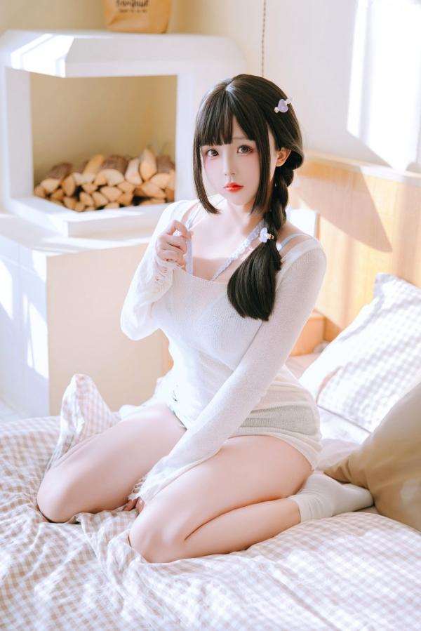    日奈娇浴室内衣私房写真，纯欲风蕾丝诱惑，展现傲人身材与精致童颜第1张图片