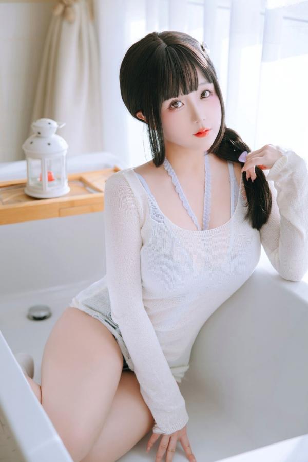    日奈娇浴室内衣私房写真，纯欲风蕾丝诱惑，展现傲人身材与精致童颜第12张图片