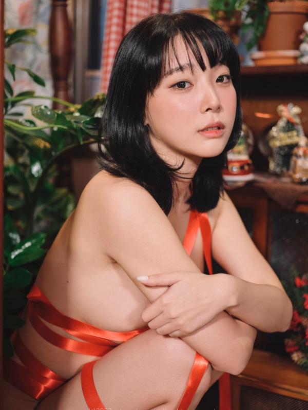    韩国美女Jang Joo Isabella圣诞诱惑装，ArtGravia红色丝带缠绕私房照，白嫩好身材与节日礼物风格大尺度写真第74张图片