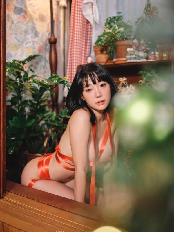   韩国美女Jang Joo Isabella圣诞诱惑装，ArtGravia红色丝带缠绕私房照，白嫩好身材与节日礼物风格大尺度写真第76张图片