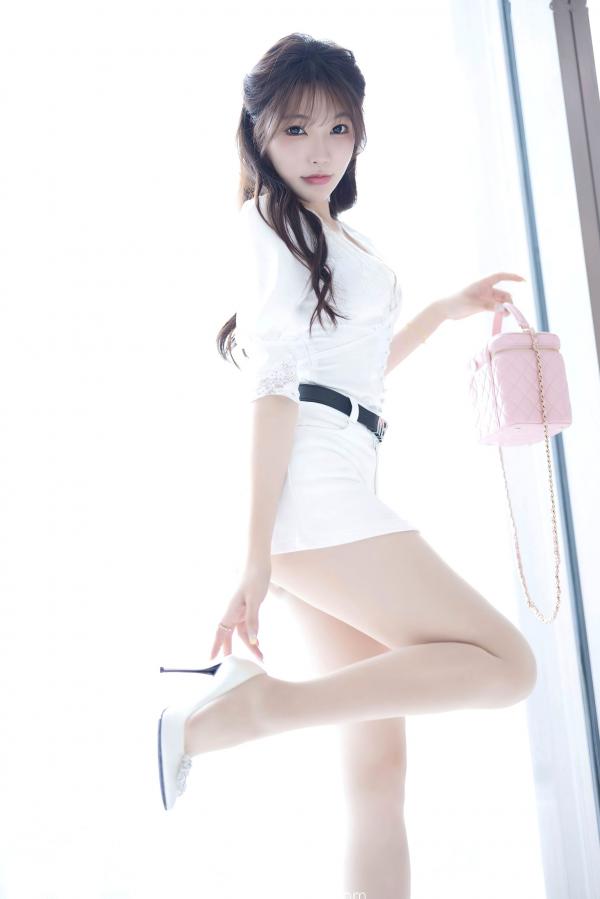 徐莉芝Booty 陈芝  XiaoYu语画界 1158-徐莉芝：纯欲白色OL套装与私房内衣，尽显性感诱惑与绝美曲线第10张图片