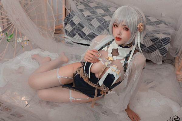   钛合金TiTi天狼星旗袍cosplay写真，梦幻白发少女改良旗袍诱惑私房照第4张图片