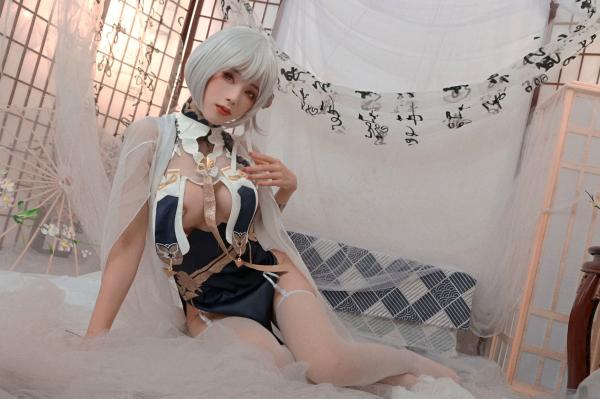    钛合金TiTi天狼星旗袍cosplay写真，梦幻白发少女改良旗袍诱惑私房照第8张图片