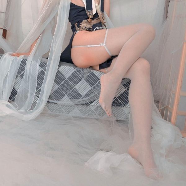    钛合金TiTi天狼星旗袍cosplay写真，梦幻白发少女改良旗袍诱惑私房照第18张图片