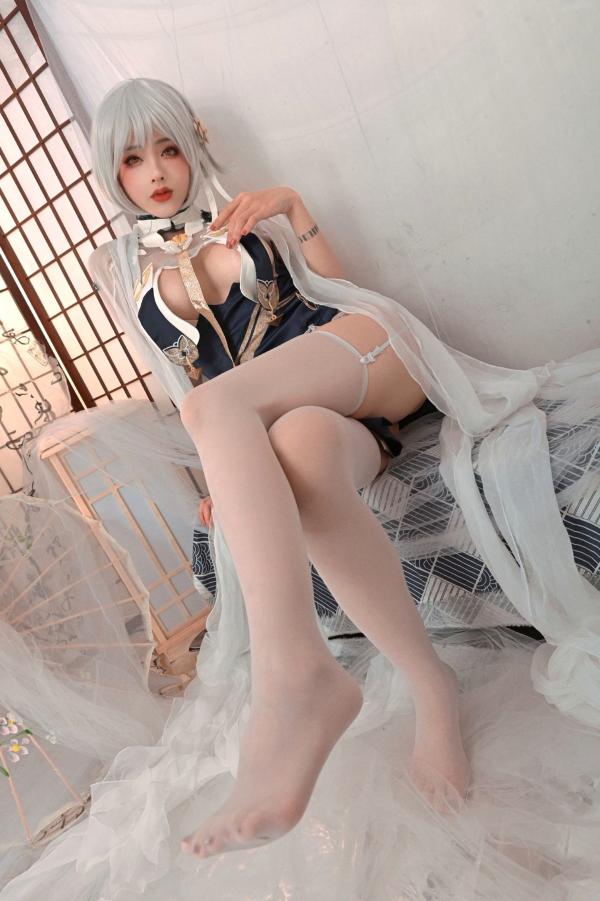    钛合金TiTi天狼星旗袍cosplay写真，梦幻白发少女改良旗袍诱惑私房照第28张图片