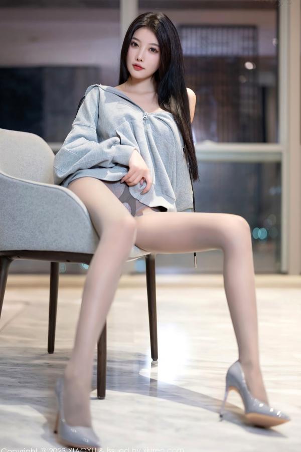 杨晨晨 sugar小甜心CC  XiaoYu语画界-1156-杨晨晨Yome：灰色卫衣配灰丝，私房大尺度性感长腿御姐写真第27张图片