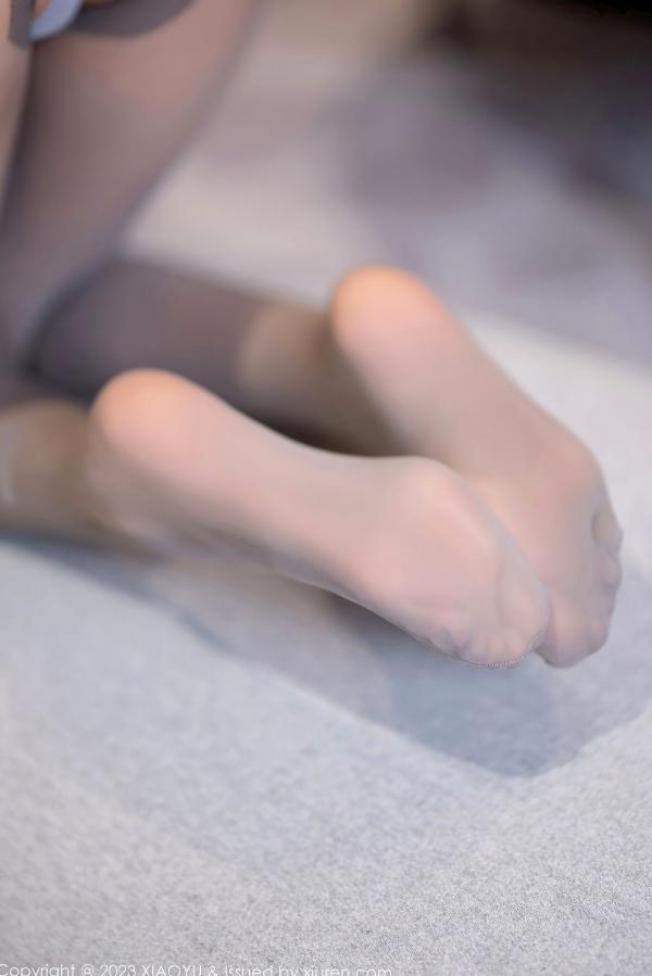 杨晨晨 sugar小甜心CC  XiaoYu语画界-1156-杨晨晨Yome：灰色卫衣配灰丝，私房大尺度性感长腿御姐写真第74张图片