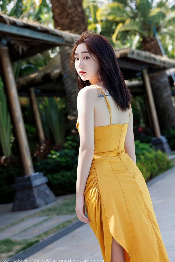   IMiss爱蜜社-764-九月生-性感私房与户外黄色吊带长裙写真-灰绿色蕾丝内衣-2024.01.15第17张图片