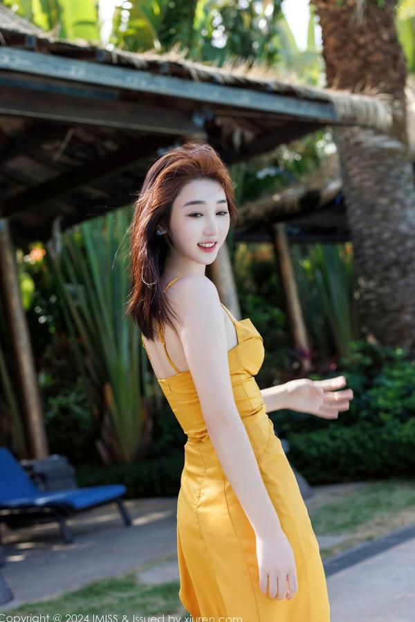    IMiss爱蜜社-764-九月生-性感私房与户外黄色吊带长裙写真-灰绿色蕾丝内衣-2024.01.15第18张图片
