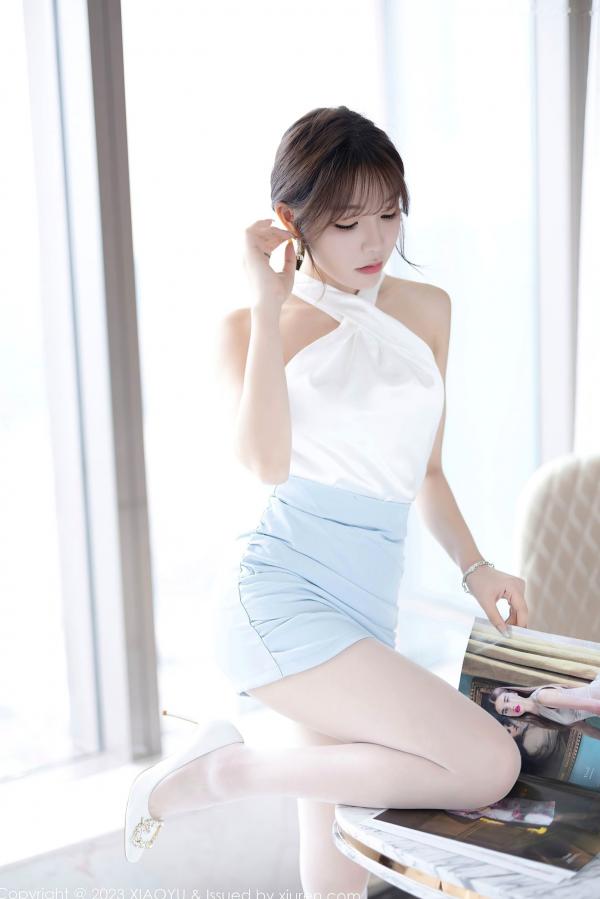 徐莉芝Booty 陈芝  XiaoYu语画界-徐莉芝-海南旅拍私房照-白T浅蓝包臀短裙OL风与极品蕾丝内衣诱惑-完美身材气质尤物第3张图片