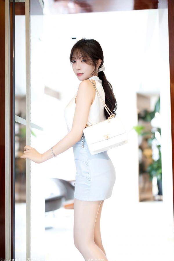 徐莉芝Booty 陈芝  XiaoYu语画界-徐莉芝-海南旅拍私房照-白T浅蓝包臀短裙OL风与极品蕾丝内衣诱惑-完美身材气质尤物第11张图片