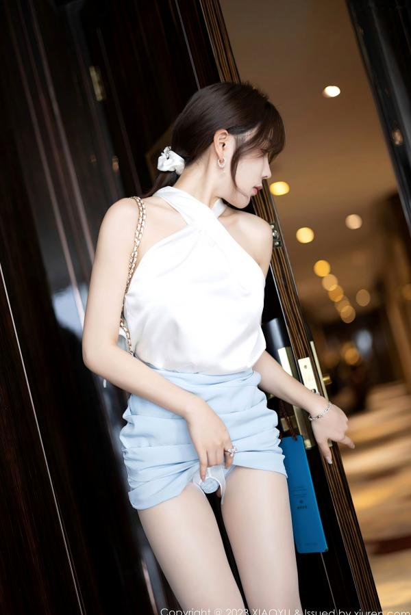 徐莉芝Booty 陈芝  XiaoYu语画界-徐莉芝-海南旅拍私房照-白T浅蓝包臀短裙OL风与极品蕾丝内衣诱惑-完美身材气质尤物第22张图片