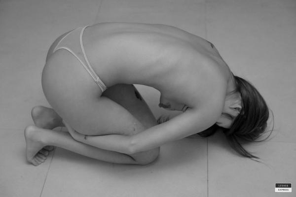    韩国美女Dayoung艺术画室主题写真：涂鸦艺术与牛仔背带裤的性感碰撞 – LEEHEE EXPRESS LEDB-222第61张图片