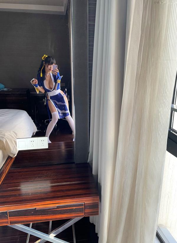    钛合金TiTi街头霸王春丽Cosplay私房照：大胆改良版战袍，尽显性感诱惑与角色魅力第5张图片