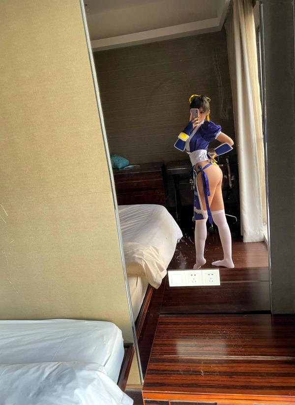    钛合金TiTi街头霸王春丽Cosplay私房照：大胆改良版战袍，尽显性感诱惑与角色魅力第8张图片