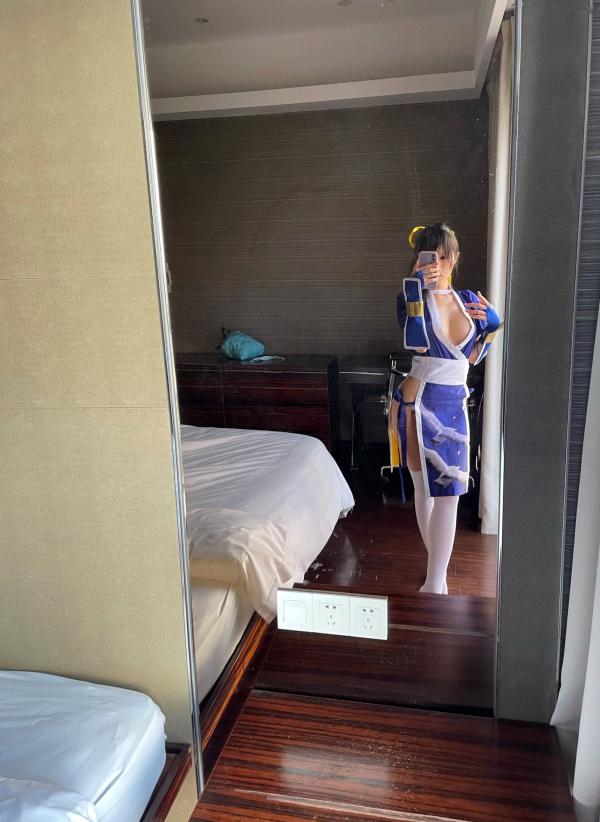    钛合金TiTi街头霸王春丽Cosplay私房照：大胆改良版战袍，尽显性感诱惑与角色魅力第16张图片