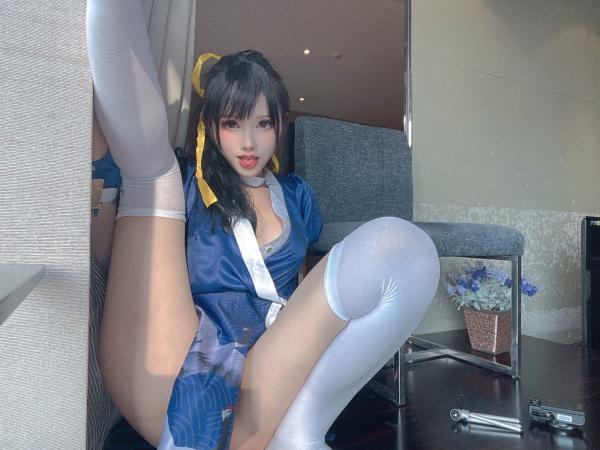    钛合金TiTi街头霸王春丽Cosplay私房照：大胆改良版战袍，尽显性感诱惑与角色魅力第20张图片