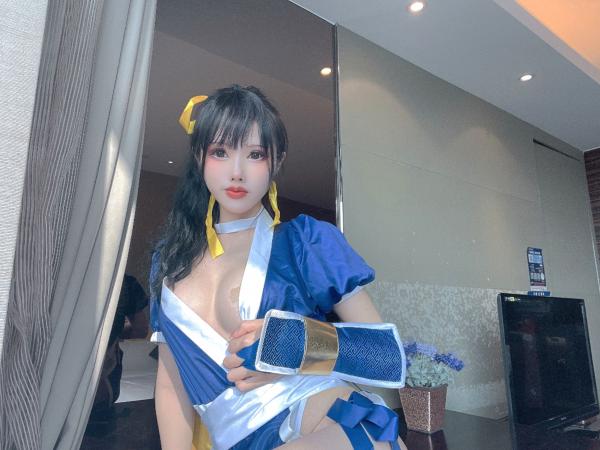    钛合金TiTi街头霸王春丽Cosplay私房照：大胆改良版战袍，尽显性感诱惑与角色魅力第22张图片