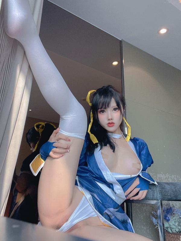    钛合金TiTi街头霸王春丽Cosplay私房照：大胆改良版战袍，尽显性感诱惑与角色魅力第31张图片