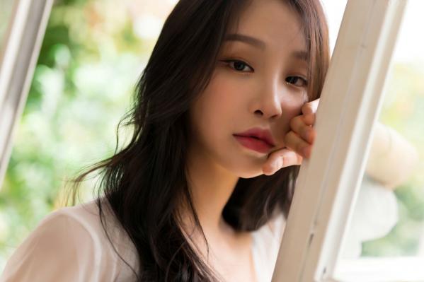    韩国美女Lee Seol私房写真：花园轻纱与圣诞装诱惑，绝美曲线尽显女神气质第4张图片