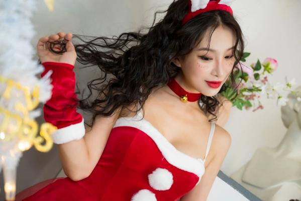    韩国美女Lee Seol私房写真：花园轻纱与圣诞装诱惑，绝美曲线尽显女神气质第34张图片