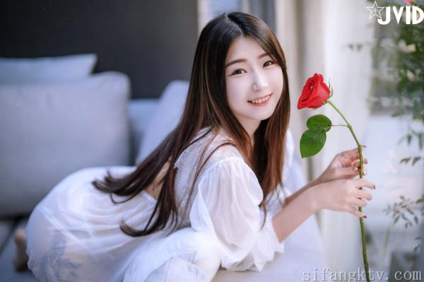    JVID-肉包Mini：白色蕾丝透视睡裙私房写真，手持红玫瑰展现纯欲诱惑，大尺度女神唯美瞬间-No.621-2022.03.17第41张图片