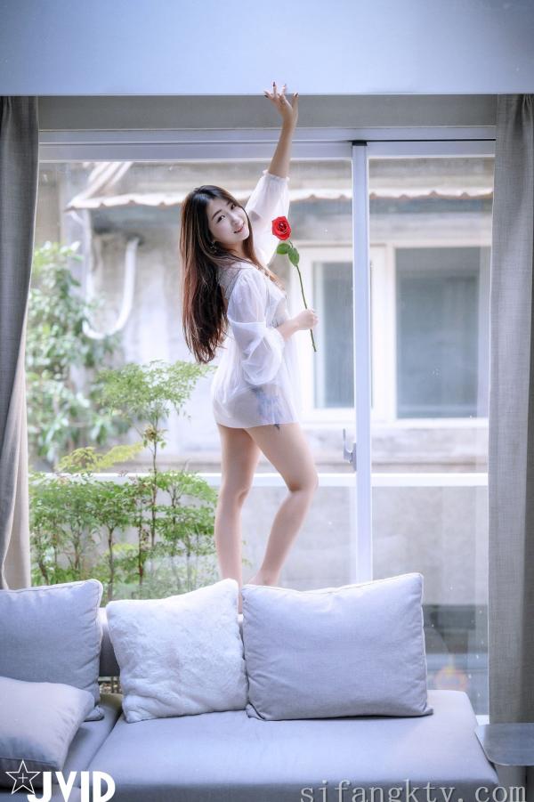    JVID-肉包Mini：白色蕾丝透视睡裙私房写真，手持红玫瑰展现纯欲诱惑，大尺度女神唯美瞬间-No.621-2022.03.17第45张图片
