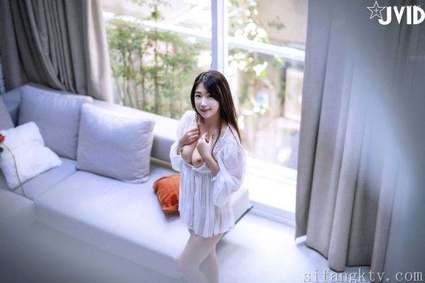    JVID-肉包Mini：白色蕾丝透视睡裙私房写真，手持红玫瑰展现纯欲诱惑，大尺度女神唯美瞬间-No.621-2022.03.17第47张图片