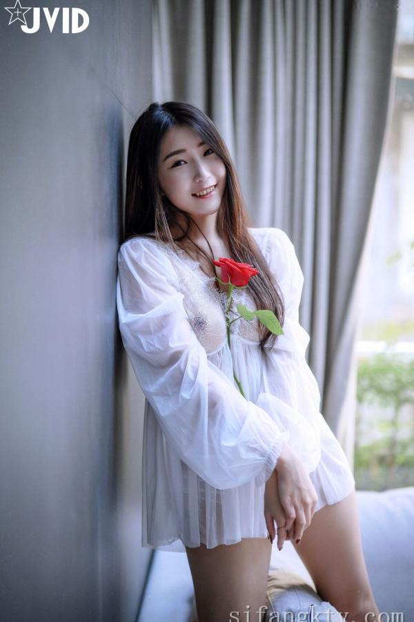    JVID-肉包Mini：白色蕾丝透视睡裙私房写真，手持红玫瑰展现纯欲诱惑，大尺度女神唯美瞬间-No.621-2022.03.17第60张图片