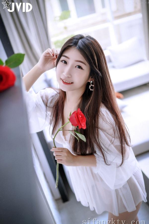    JVID-肉包Mini：白色蕾丝透视睡裙私房写真，手持红玫瑰展现纯欲诱惑，大尺度女神唯美瞬间-No.621-2022.03.17第72张图片