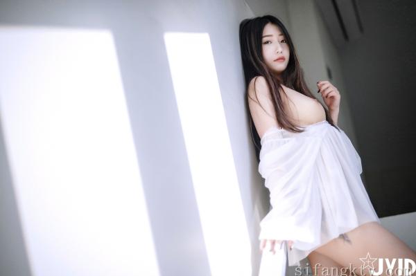    JVID-肉包Mini：白色蕾丝透视睡裙私房写真，手持红玫瑰展现纯欲诱惑，大尺度女神唯美瞬间-No.621-2022.03.17第89张图片