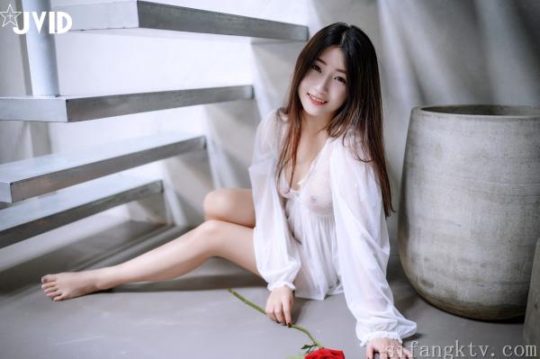    JVID-肉包Mini：白色蕾丝透视睡裙私房写真，手持红玫瑰展现纯欲诱惑，大尺度女神唯美瞬间-No.621-2022.03.17第101张图片