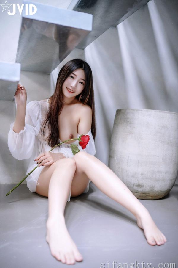    JVID-肉包Mini：白色蕾丝透视睡裙私房写真，手持红玫瑰展现纯欲诱惑，大尺度女神唯美瞬间-No.621-2022.03.17第113张图片