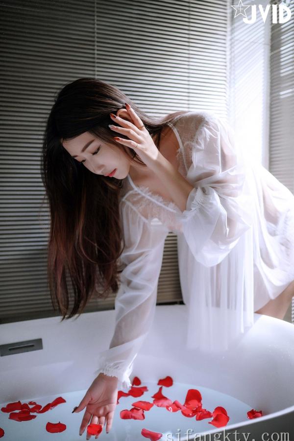    JVID-肉包Mini：白色蕾丝透视睡裙私房写真，手持红玫瑰展现纯欲诱惑，大尺度女神唯美瞬间-No.621-2022.03.17第177张图片