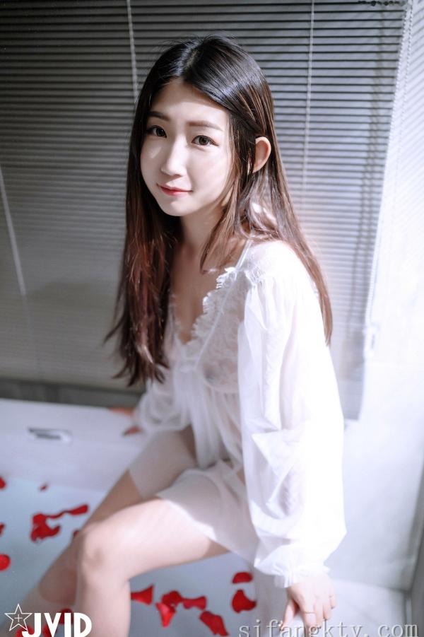    JVID-肉包Mini：白色蕾丝透视睡裙私房写真，手持红玫瑰展现纯欲诱惑，大尺度女神唯美瞬间-No.621-2022.03.17第178张图片