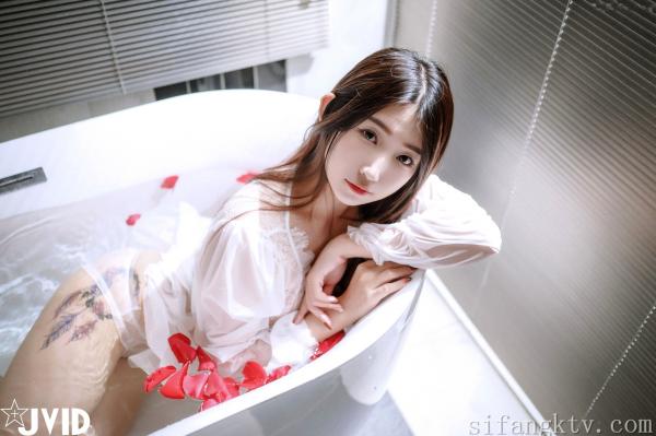    JVID-肉包Mini：白色蕾丝透视睡裙私房写真，手持红玫瑰展现纯欲诱惑，大尺度女神唯美瞬间-No.621-2022.03.17第182张图片