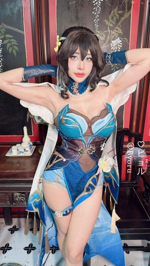    Byoru崩坏星穹铁道阮梅Cosplay写真，大尺度改良服饰性感演绎绝美曲线，古风韵味与热辣碰撞第38张图片