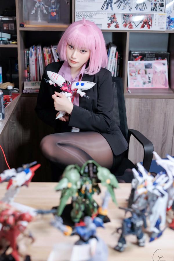    Cien恩恩 - 哈曼Haman职场OL风Cosplay，修长黑丝美腿，演绎高冷干练御姐范[25P]第8张图片